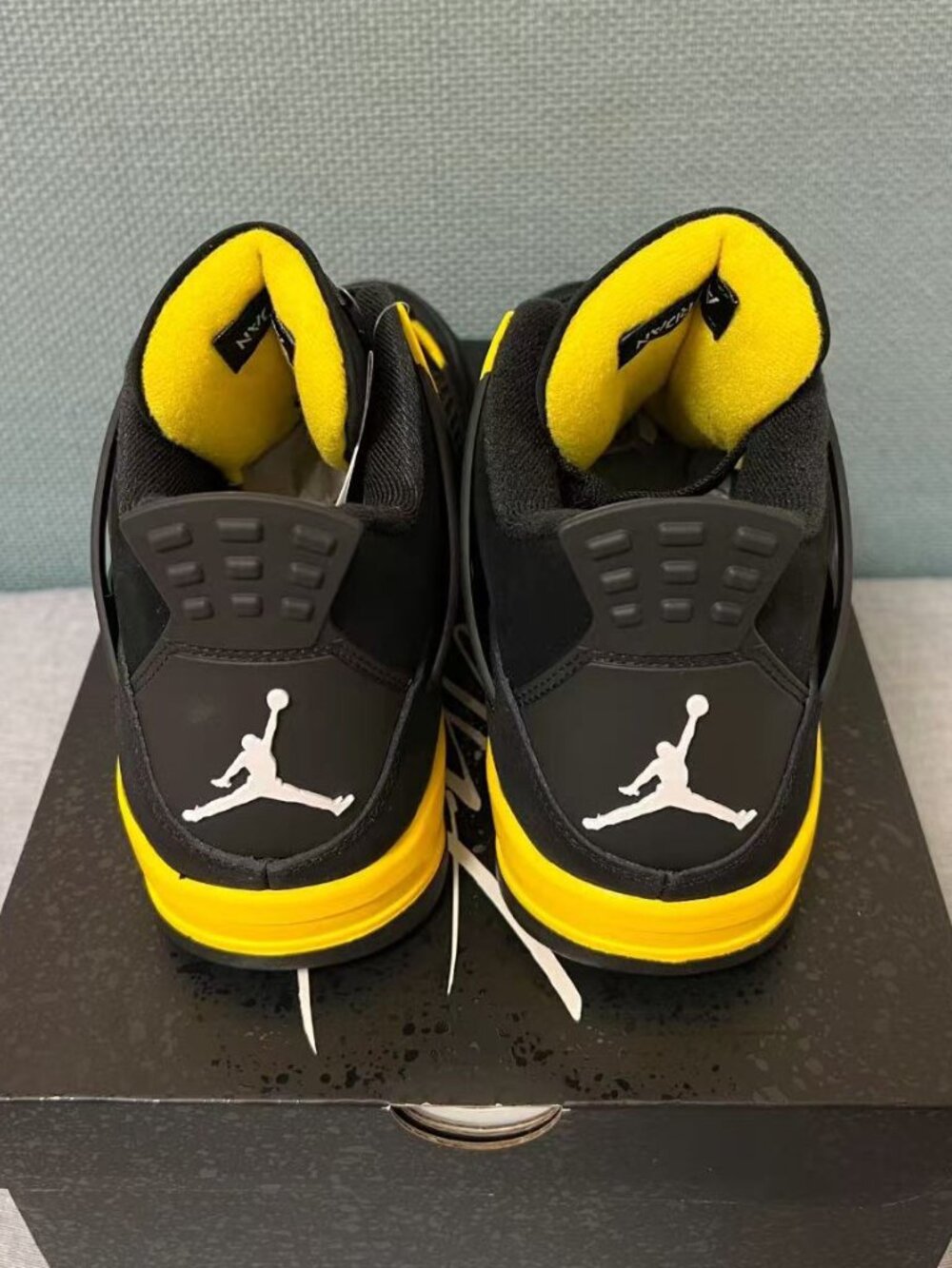 Jordan 4 Retro "Yellow Thunder" Men‘s Sneakers - Picture 5 of 5